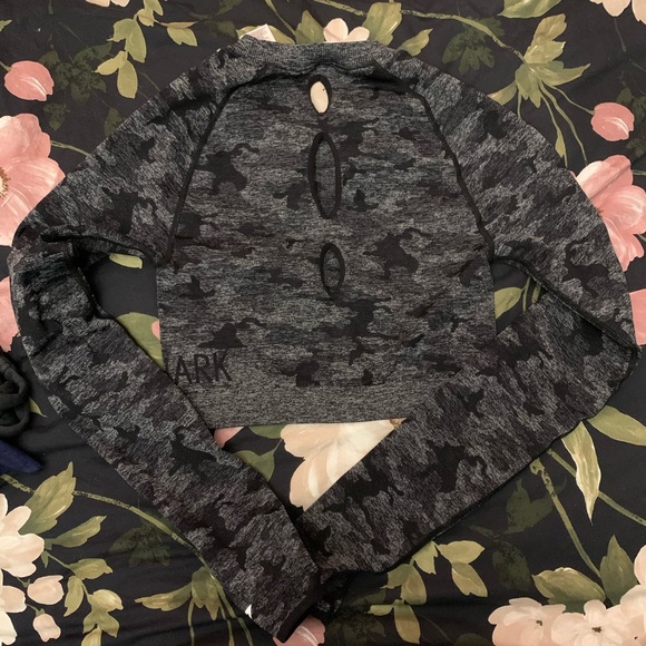 Gymshark Camo Seamless Long Sleeve Crop Top - Picture 4 of 7
